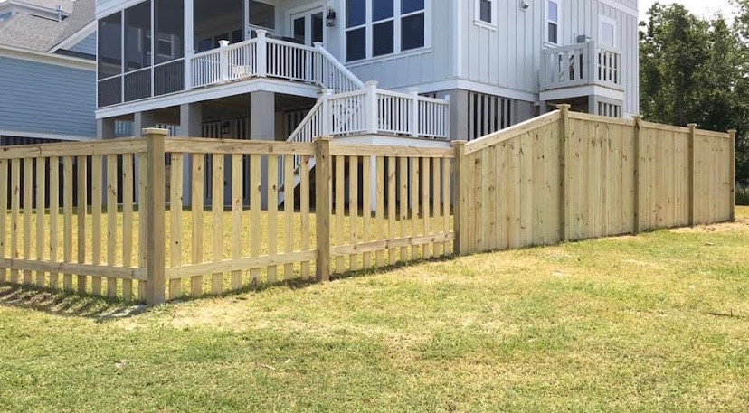 Wood privacy fence in Mt. Pleasant, SC built by Low Country Custom Outdoors