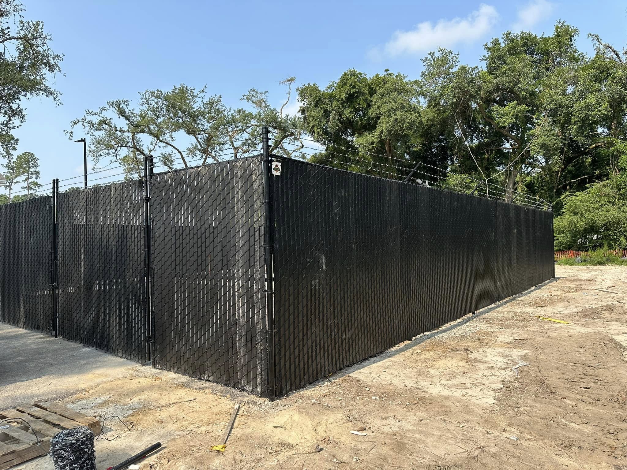 Wood privacy fence in Mt. Pleasant, SC built by Low Country Custom Outdoors